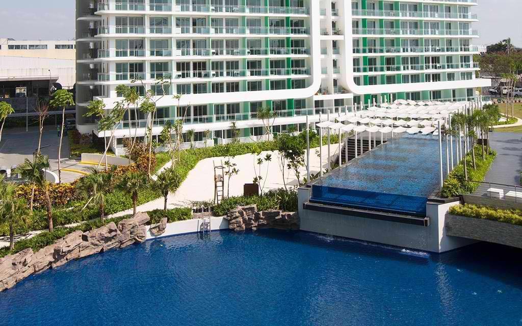 Azure Urban Beach Resort Manila By Radlett Exterior photo