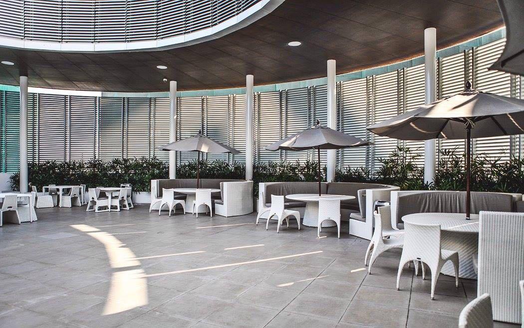 Azure Urban Beach Resort Manila By Radlett Exterior photo