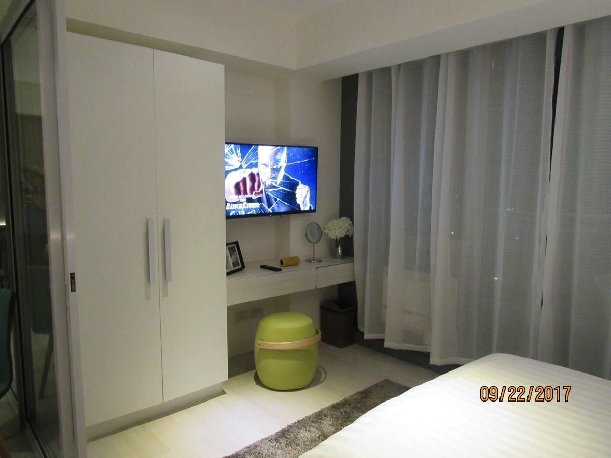 Azure Urban Beach Resort Manila By Radlett Exterior photo