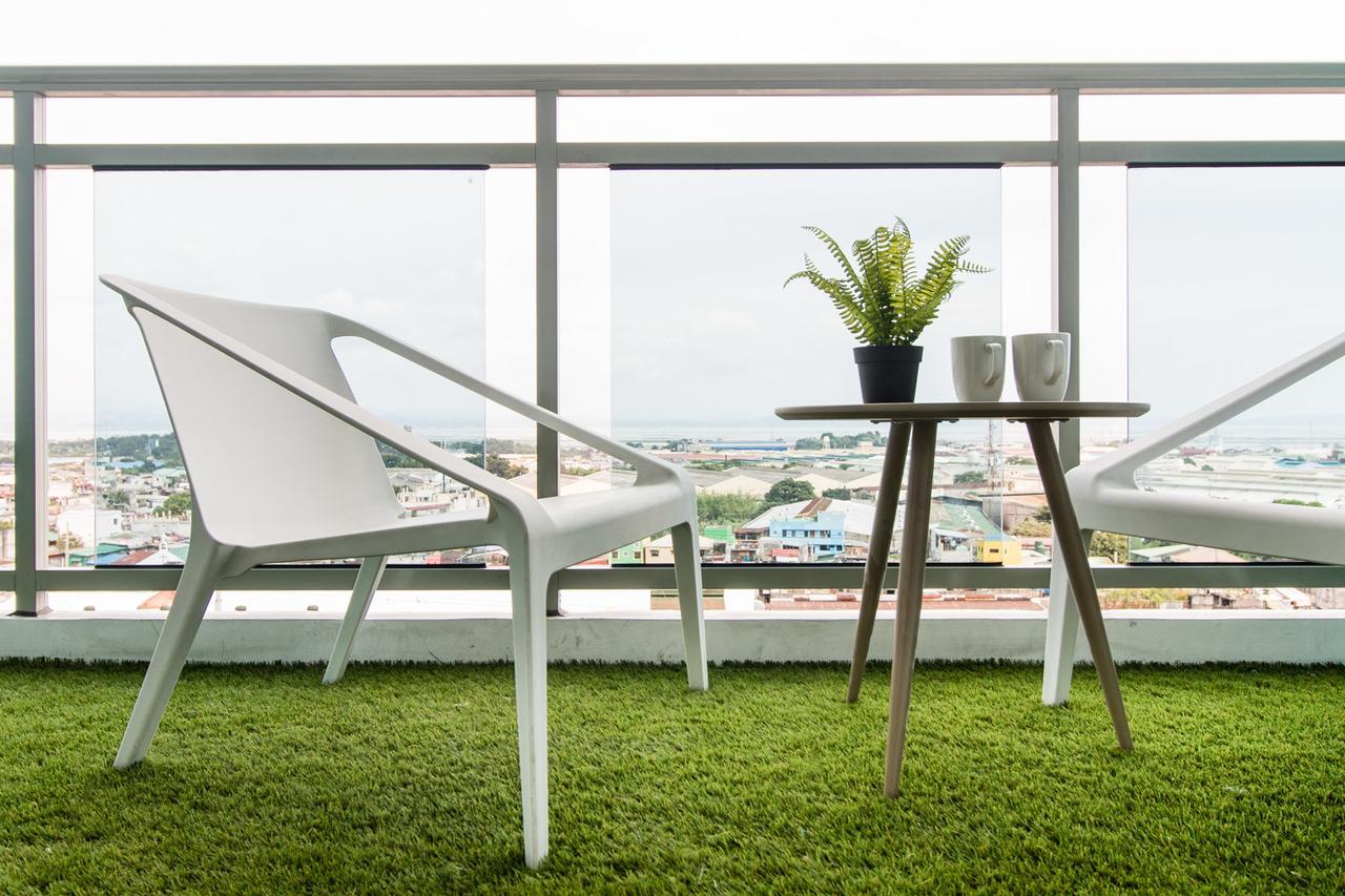 Azure Urban Beach Resort Manila By Radlett Exterior photo
